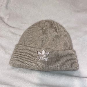 Adidas tan binnie